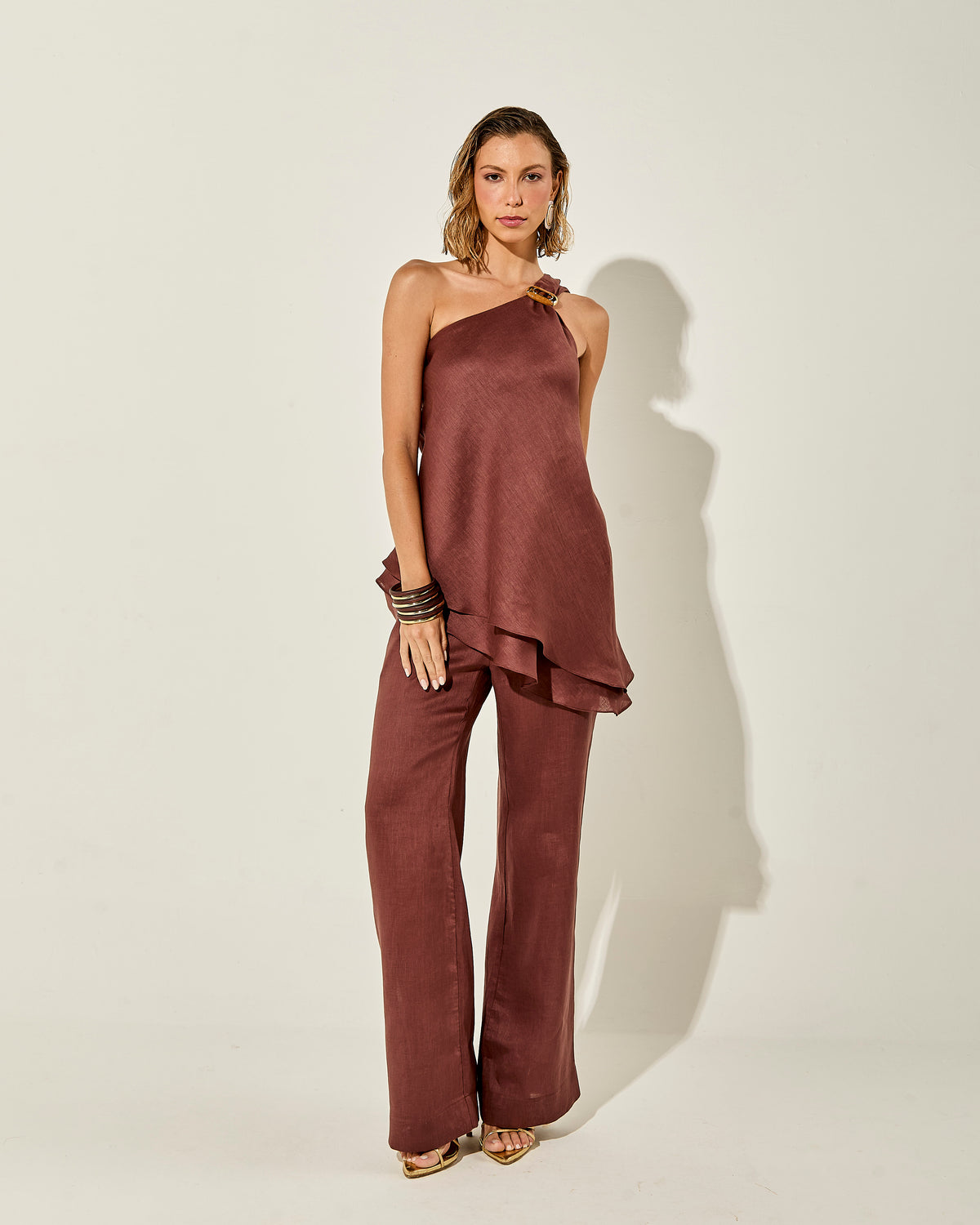 BLUSA UM OMBRO SÓ PALERMO CHOCOLATE